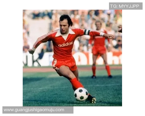 21岁英俊足球明星意外去世引发全球哀悼与关注